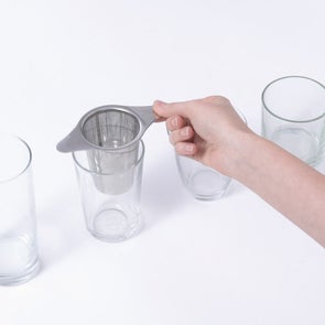 Tea Rebellio_strainer_Zero_Waste_Club_fitting_cups_295x.jpg__PID:a93a229e-2728-49c6-81ee-5108aedf4f01